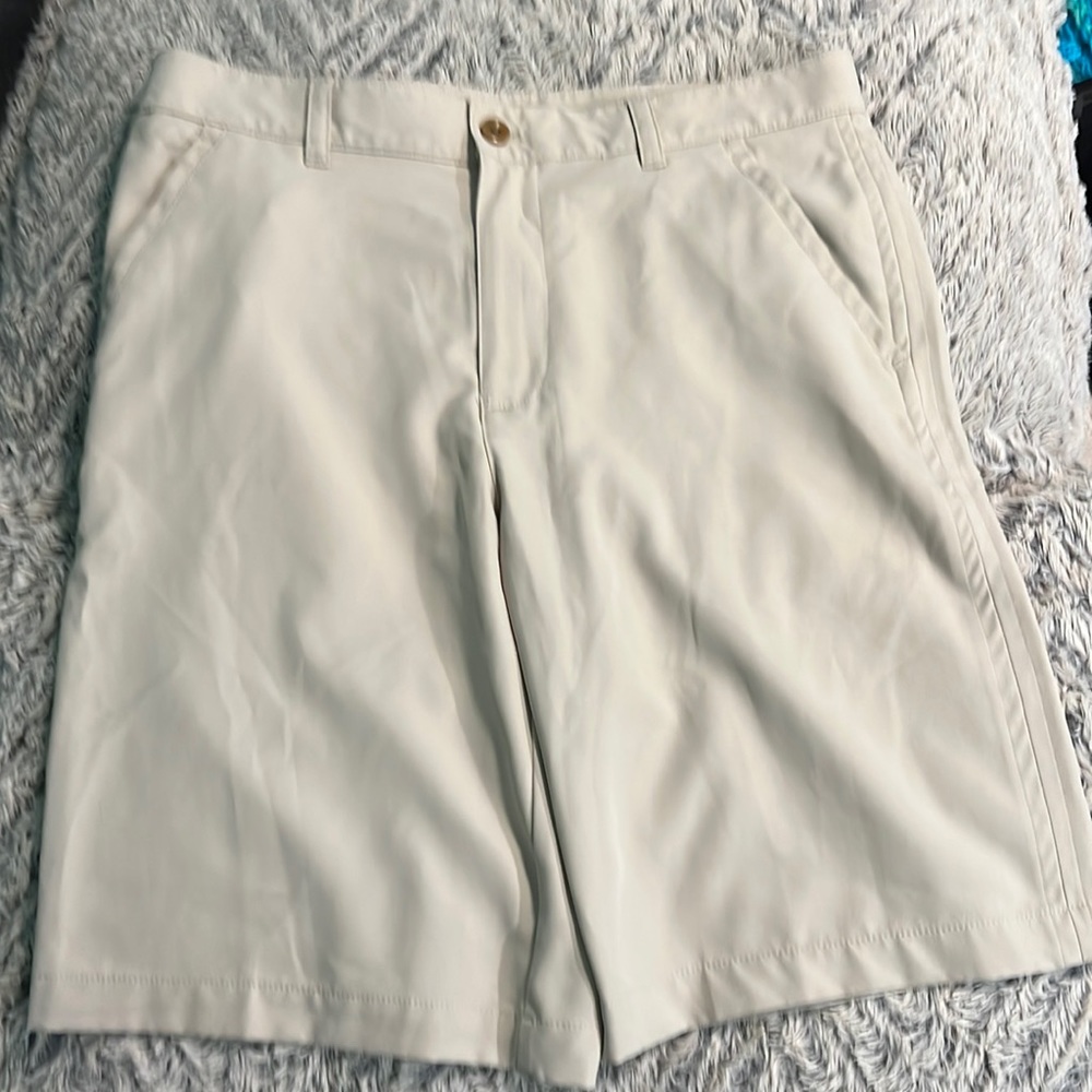 Izod men’s golf shorts